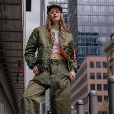 WOMEN'S CLOTHING