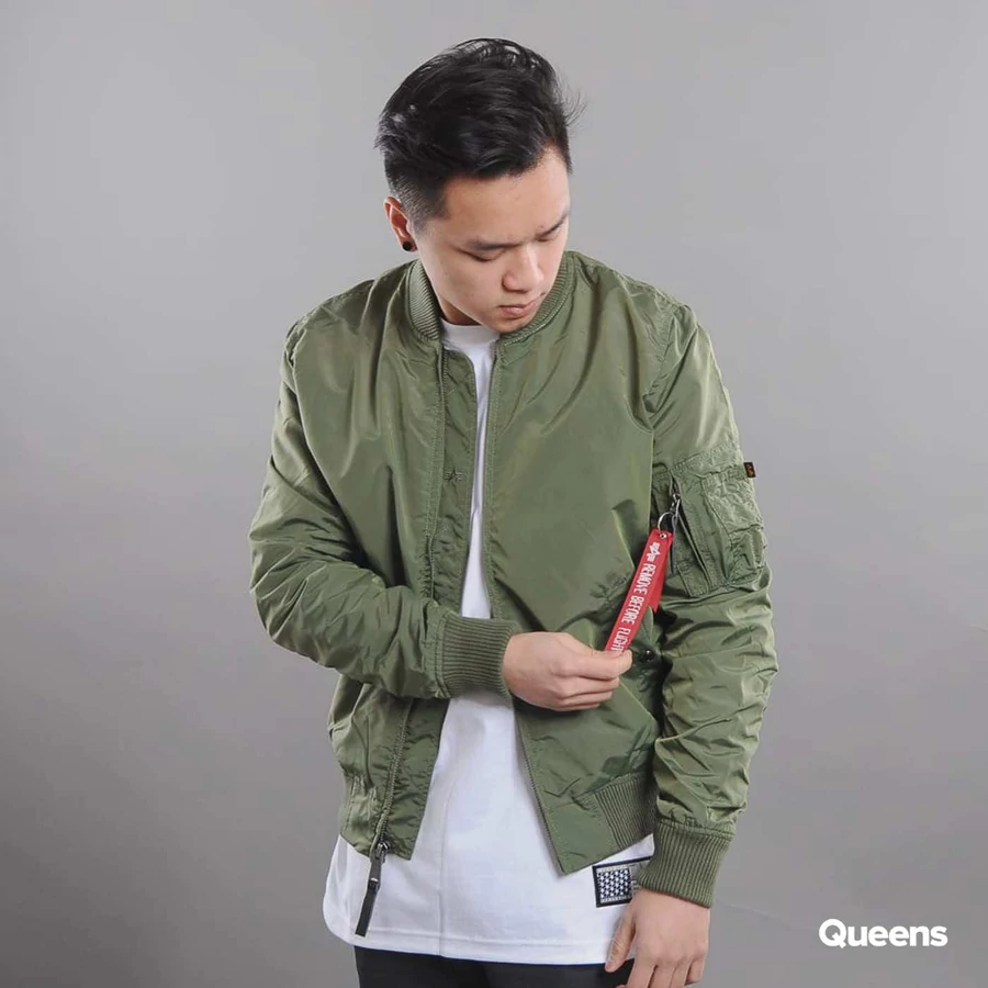 Five reasons why a thin bomber jacket is a must-have for summer festivals